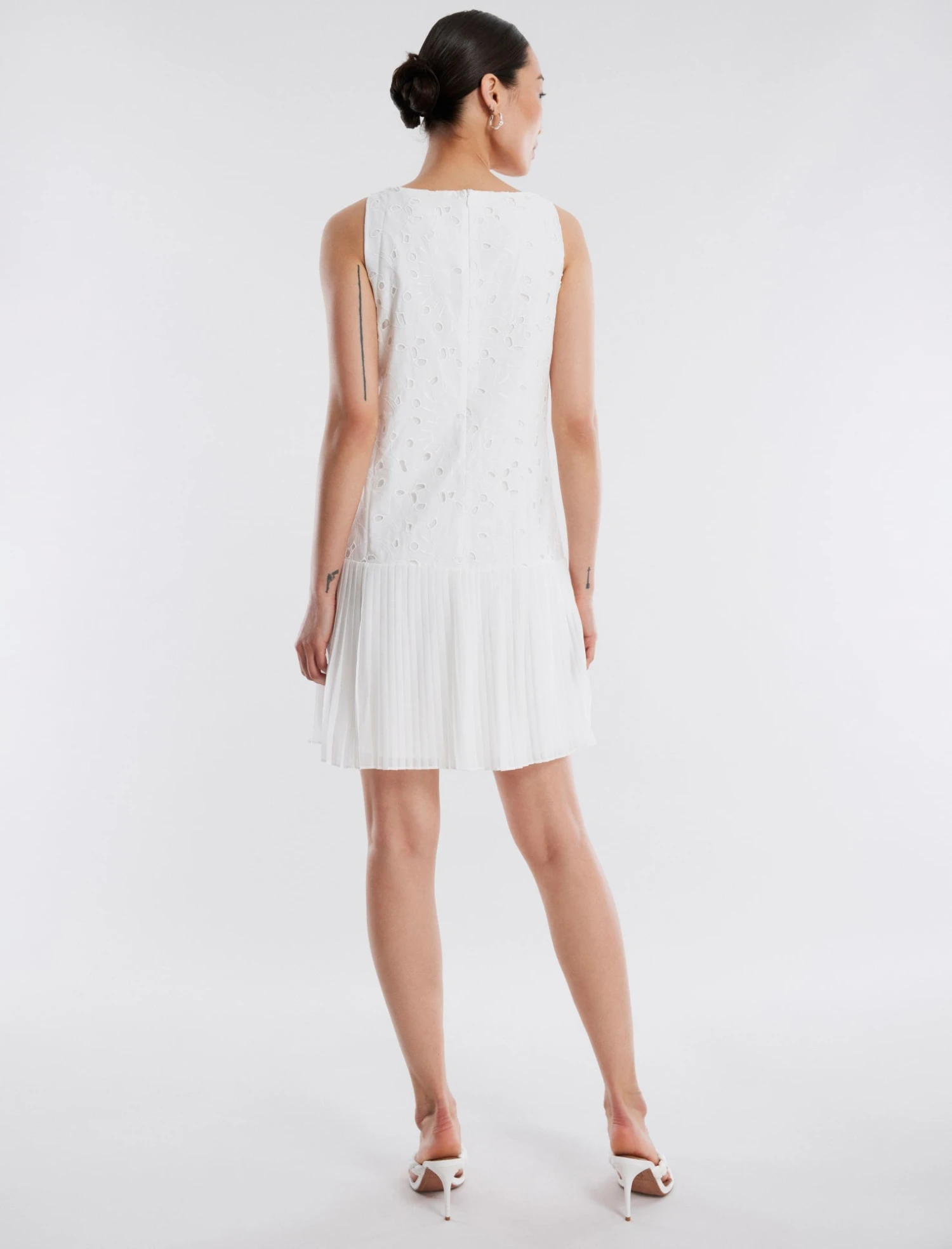 BCBGMAXAZRIA Guthrie Eyelet Dress 6 BCBGMAXAZRIA Guthrie Eyelet Dress - Image 4